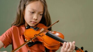 a girl playing a violin